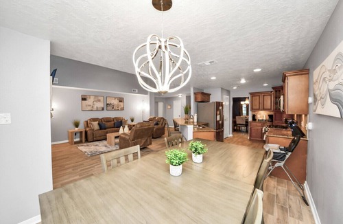 Houston House | Houston Retreat for Large Groups | Sleeps 22