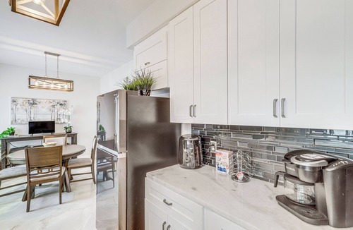 Barker House | Houston Retreat w/Smart TVs: Walk to Golf Course!