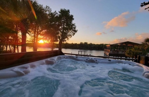 Barrett House | Houston Riverfront Cabin Retreat