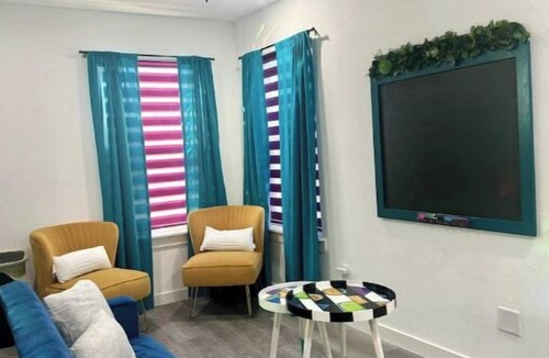 Northeast Houston House | Houston's Colorful Getawaynn