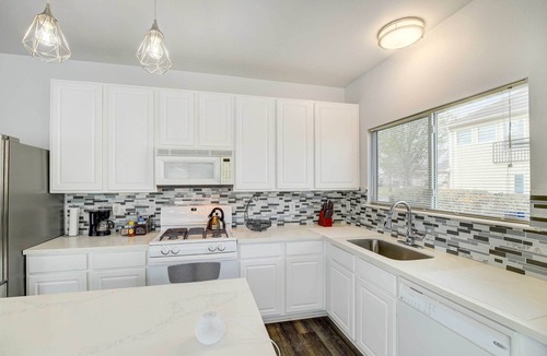 Central Southwest House | Houston Stay 7 Mi to NRG: Luxe + Group Friendly