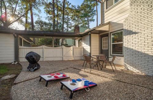 Ponderosa Forest House | Houston Stay Game Room BBQ Yard Sleeps 16
