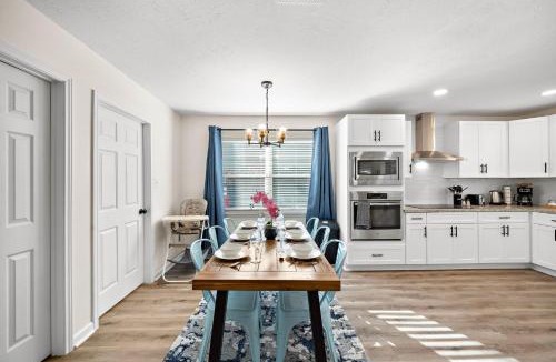 Ponderosa Forest House | Houston Stay Game Room BBQ Yard Sleeps 16