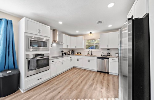Ponderosa Forest House | Houston Stay | Game Room | BBQ Yard | Sleeps 16