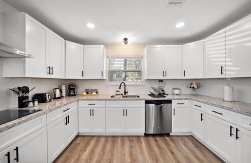 Ponderosa Forest House | Houston Stay | Game Room | BBQ Yard | Sleeps 16