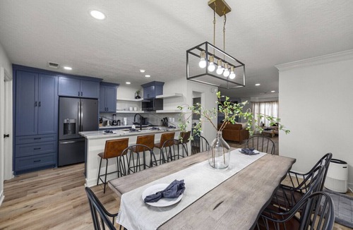 Montrose Villa | Houston-Themed Montrose Townhome with Arcade and Smart TVs