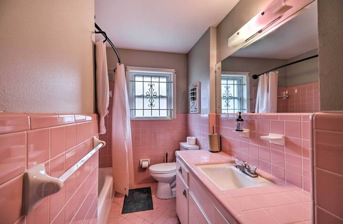 Southeast Houston Cottage | Houston Vacation Rental w/ Private Yard!