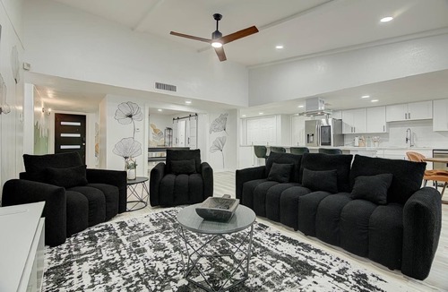 Mission Bend House | Houston white house, private pool, patio and game room the best place in Houston