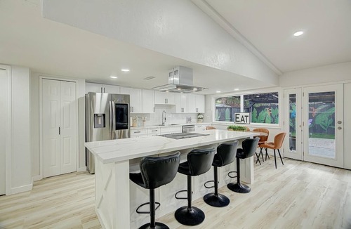 Mission Bend House | Houston white house, private pool, patio and game room the best place in Houston