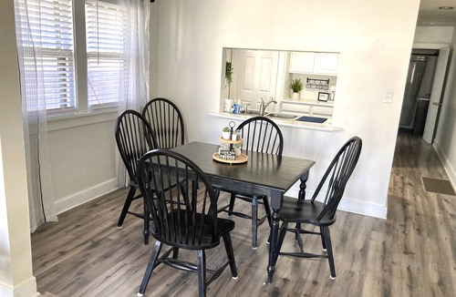 Hutchinson House | Houston Whiteside Cottage