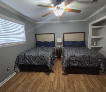 Clodine House | HoustonGem Private Pool & Hot Tub 20 Min to DT