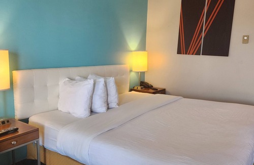 Lindsay Hotel | Howard Johnson by Wyndham Lindsay