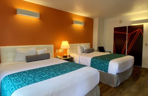 Lake George Hotel | Howard Johnson by Wyndham Lake George