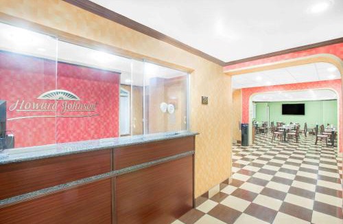 Industry Hotel | Howard Johnson by Wyndham North Bergen