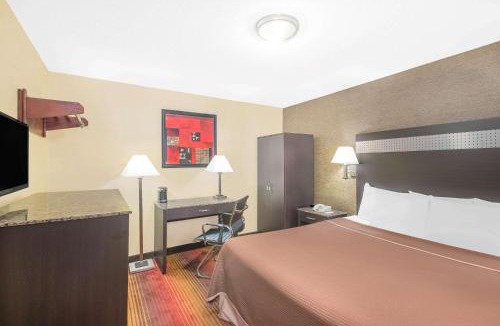 Industry Hotel | Howard Johnson by Wyndham North Bergen