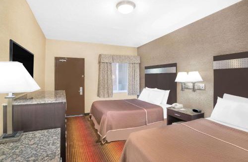 Industry Hotel | Howard Johnson by Wyndham North Bergen