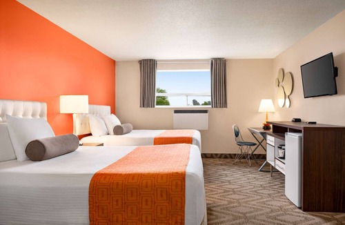 Gravenhurst Hotel | Howard Johnson by Wyndham Gravenhurst