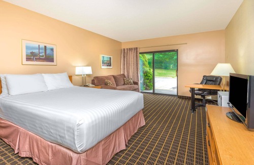 Tillsonburg Hotel | Howard Johnson by Wyndham Tillsonburg