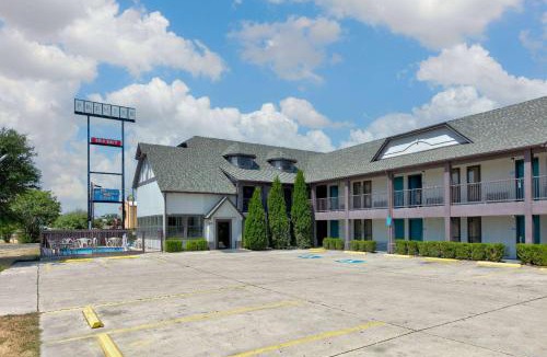 San Marcos Hotel | Howard Johnson by Wyndham San Marcos
