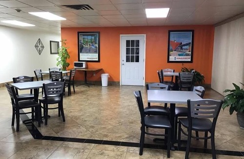 Winter Haven Hotel | Howard Johnson by Wyndham Winter Haven FL