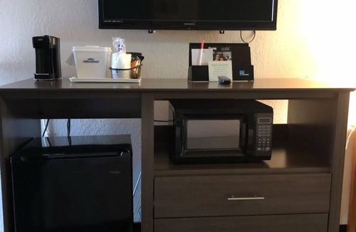 Winter Haven Hotel | Howard Johnson by Wyndham Winter Haven FL