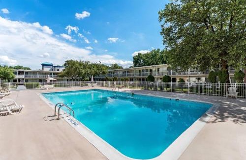 Colonie Hotel | Howard Johnson by Wyndham Albany