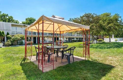 Colonie Hotel | Howard Johnson by Wyndham Albany