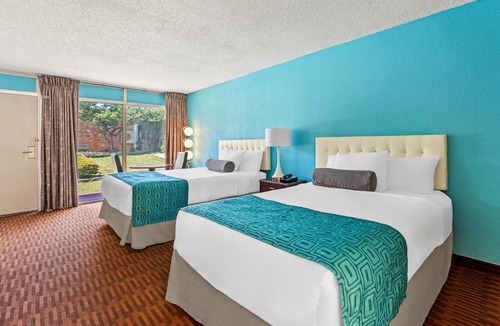 Colonie Hotel | Howard Johnson by Wyndham Albany