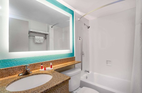 Bangor Hotel | Howard Johnson by Wyndham Bangor