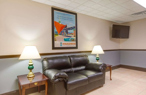 Beckley Hotel | Howard Johnson by Wyndham Beckley