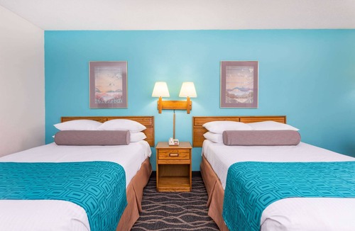 Commerce Hotel | Howard Johnson by Wyndham Commerce GA