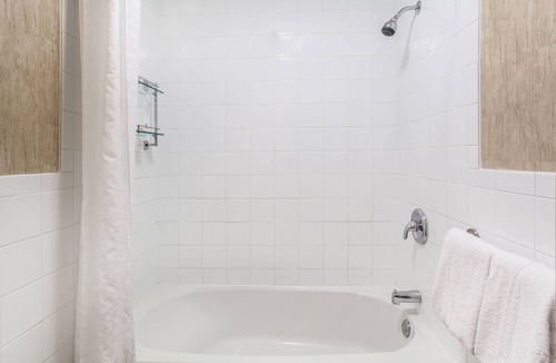 Sunnyside Hotel | Howard Johnson by Wyndham Kingston