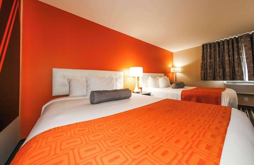 Winnipeg Hotel | Howard Johnson by Wyndham Winnipeg West