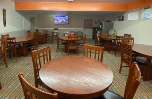 Woodstock Hotel | Howard Johnson by Wyndham Woodstock NB