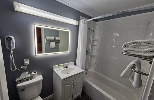 Woodstock Hotel | Howard Johnson by Wyndham Woodstock NB