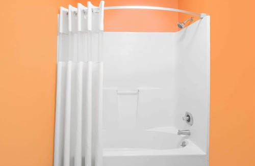 Dothan Hotel | Howard Johnson by Wyndham Dothan