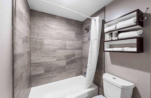 Jackson Hotel | Howard Johnson by Wyndham Jackson