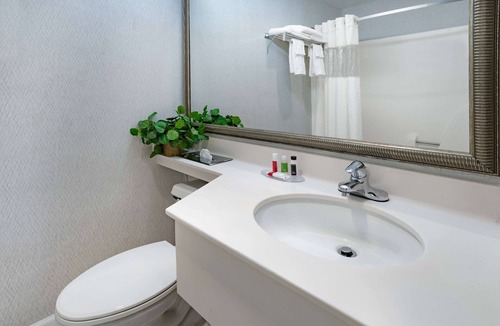 Lenox Hotel | Howard Johnson by Wyndham Lenox