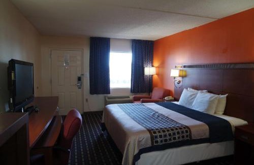 Perry Hotel | Howard Johnson by Wyndham Perry GA