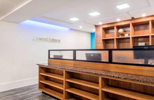 Wollaston Hotel | Howard Johnson by Wyndham Quincy/Boston