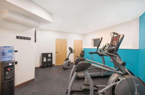 Wollaston Hotel | Howard Johnson by Wyndham Quincy/Boston