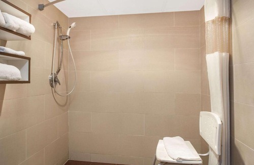 Tallman Hotel | Howard Johnson by Wyndham Suffern