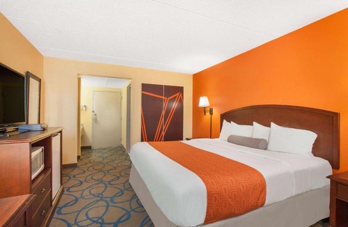 Tallman Hotel | Howard Johnson by Wyndham Suffern