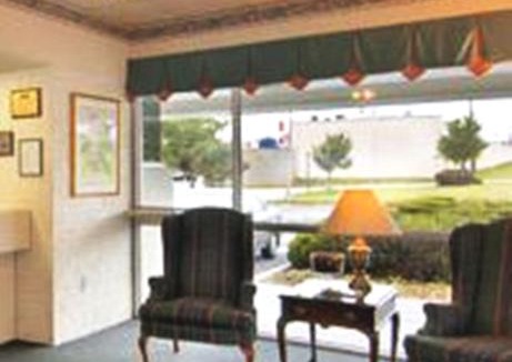 Commerce Hotel | Howard Johnson by Wyndham Commerce GA
