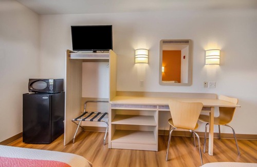 Lemoore Hotel | Howard Johnson by Wyndham Lemoore