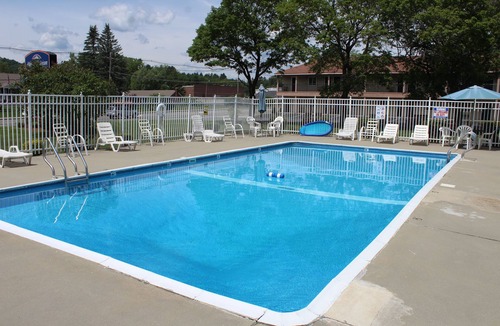 Lenox Hotel | Howard Johnson by Wyndham Lenox