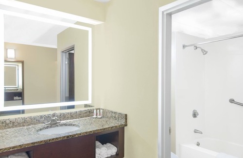 Saugerties Hotel | Howard Johnson by Wyndham Saugerties