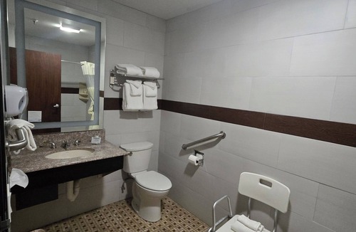 Williams Hotel | Howard Johnson by Wyndham Williams