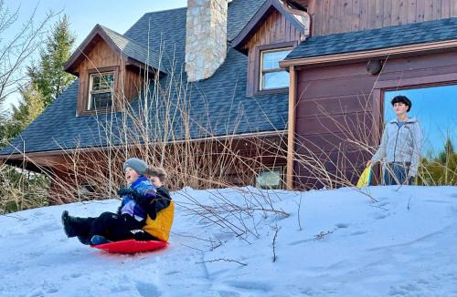 St-Adolphe-d'Howard Ski Chalet | Howard Lodge & Spa