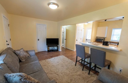 White Sulphur Springs Hotel | Howard's Creek Inn